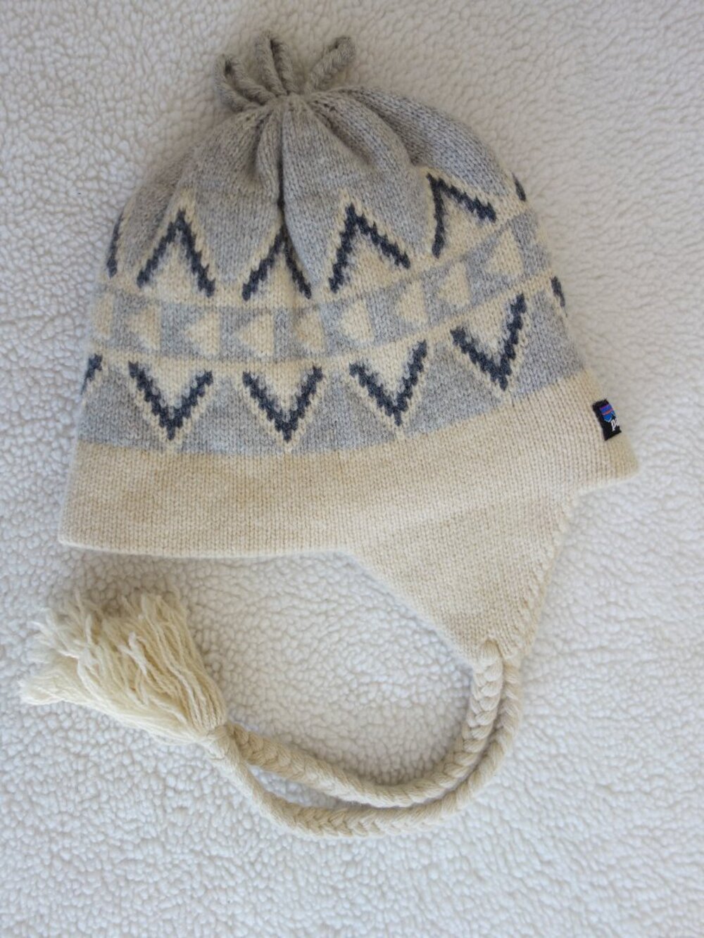 PATAGONIA Winter Wool Blend Cream Fair Isle Beanie Hat w/ ear flaps - Picture 5 of 10